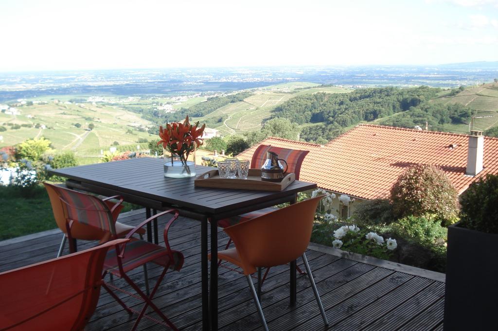 Le balcon du fêtre  Chiroubles Extérieur photo